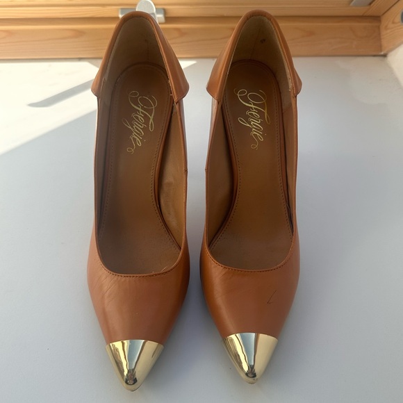 EUC FERGIE Podium Pumps in Camel and Gold-tone - Picture 8 of 8